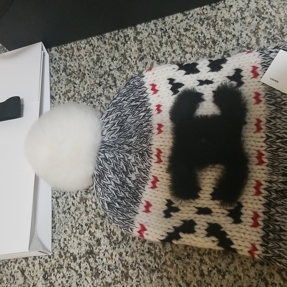 Chanel wool &Lamb Fur Pom-Pom Beanie - Picture 13 of 16